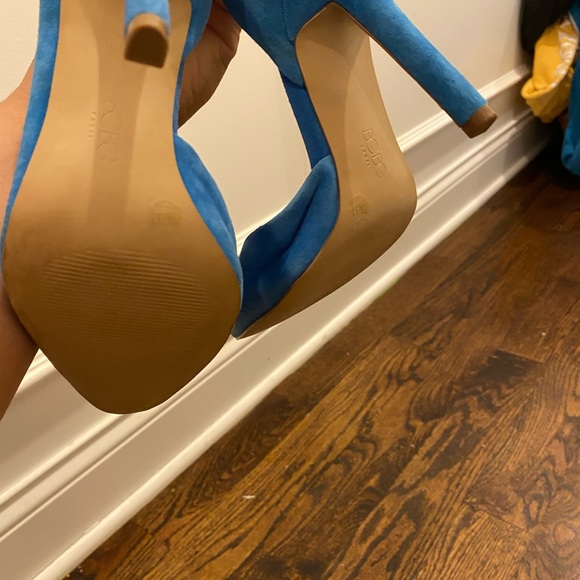 BCBG designer heels - Picture 2 of 5